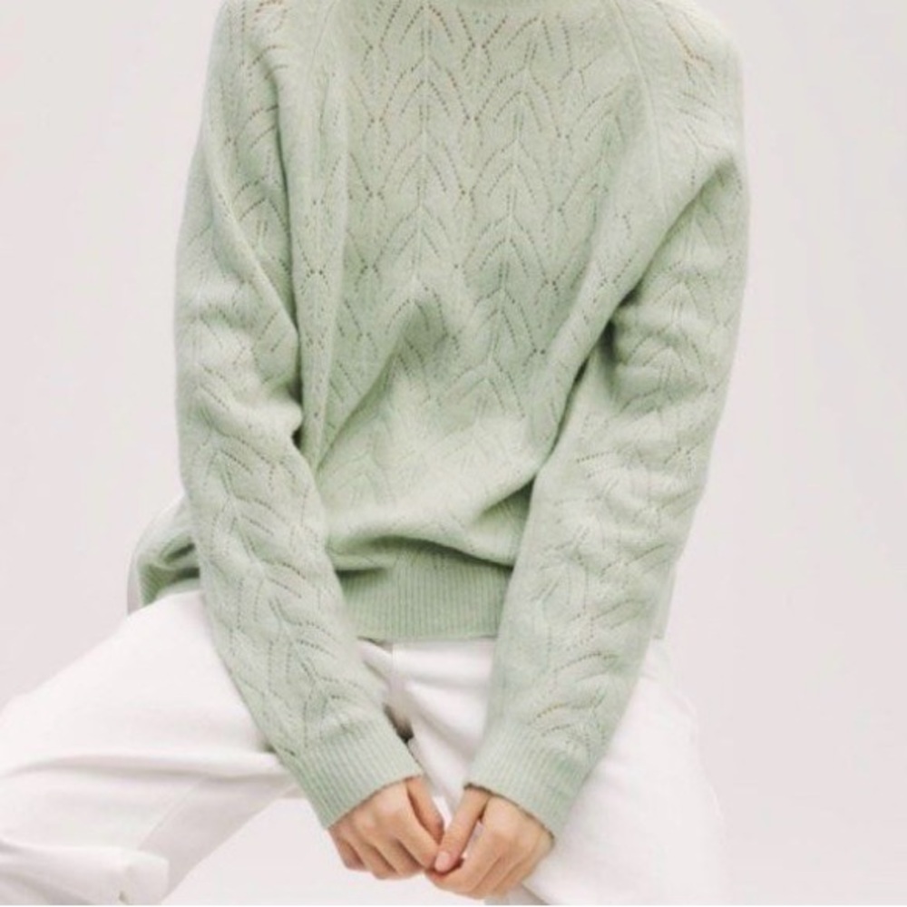 UNIQLO Light Souffle Yarn Pointelle Crew Neck Sweater pastel green  - M